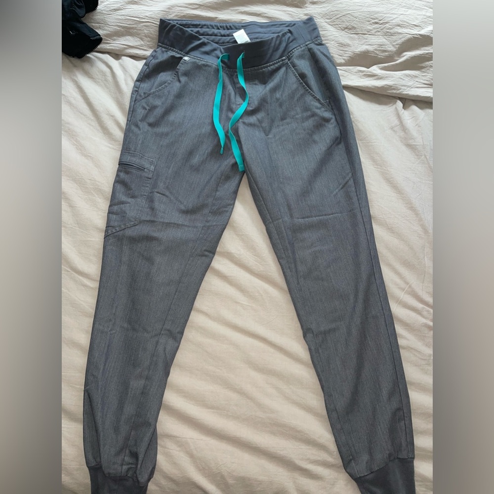 Figs bottom size small